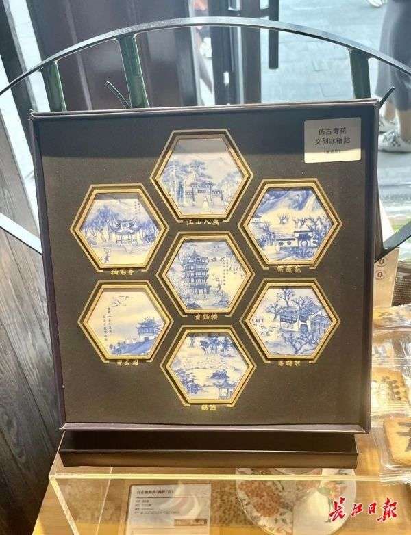 實用又經(jīng)典！黃鶴樓上新300余款荊楚文創(chuàng)產(chǎn)品，文藝創(chuàng)作煥發(fā)新彩
